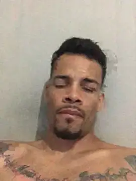 Snapshot of HenriquePhn chatting on March 2026 03:32:01 AM HenriquePhn online show from March 2026 03:32:01 AM