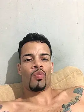 Snapshot of HenriquePhn chatting on July 2026 03:04:01 AM HenriquePhn online show from July 2026 03:04:01 AM