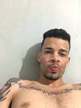 Snapshot of HenriquePhn chatting on August 2026 04:37:02 AM HenriquePhn online show from August 2026 04:37:02 AM