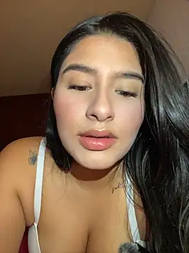 Snapshot of andrea_gomes_ chatting on May 2026 06:22:02 AM andrea gomes online show from May 2026 06:22:02 AM