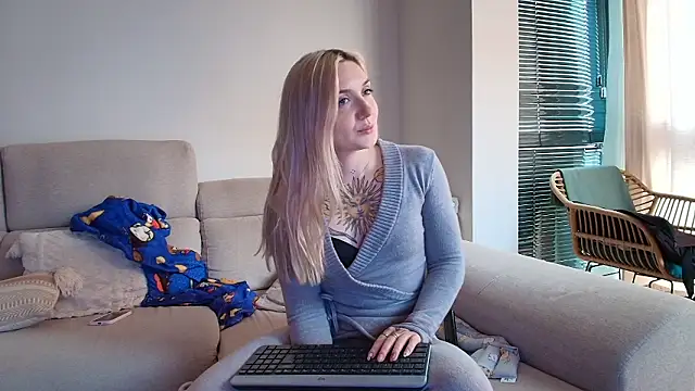 Snapshot of tattoobbgirl chatting on March 2026 04:46:01 PM tattoobbgirl online show from March 2026 04:46:01 PM