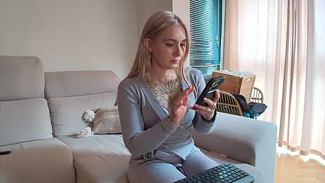 Snapshot of tattoobbgirl chatting on March 2026 03:06:01 PM tattoobbgirl online show from March 2026 03:06:01 PM