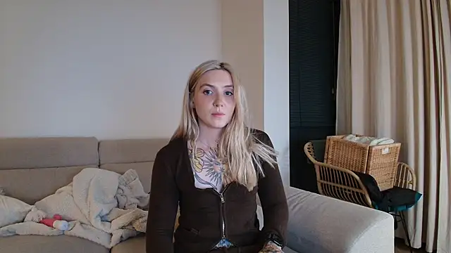 Snapshot of tattoobbgirl chatting on April 2026 07:58:02 PM tattoobbgirl online show from April 2026 07:58:02 PM