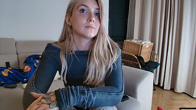 Snapshot of tattoobbgirl chatting on April 2026 07:58:01 PM tattoobbgirl online show from April 2026 07:58:01 PM