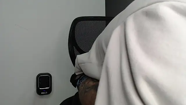 Snapshot of bigdick_monster1 chatting on October 2025 10:37:02 AM bigdick monster1 online show from October 2025 10:37:02 AM