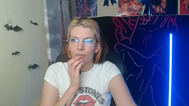 Snapshot of VanessaRey_ chatting on April 2026 04:13:02 PM VanessaRey online show from April 2026 04:13:02 PM