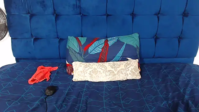 AriesCake online show from December 2025 11:38:02 AM