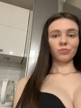 MilaBee online show from March 2025 12:28:01 PM