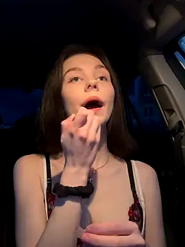 Snapshot of MilaBee chatting on December 2025 02:20:02 AM MilaBee online show from December 2025 02:20:02 AM