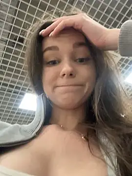 Snapshot of MilaBee chatting on January 2026 11:12:02 AM MilaBee online show from January 2026 11:12:02 AM