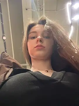 Snapshot of MilaBee chatting on January 2026 11:03:01 AM MilaBee online show from January 2026 11:03:01 AM