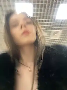 Snapshot of MilaBee chatting on February 2026 11:13:01 AM MilaBee online show from February 2026 11:13:01 AM