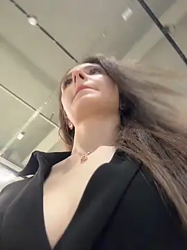 Snapshot of MilaBee chatting on February 2026 11:17:01 AM MilaBee online show from February 2026 11:17:01 AM