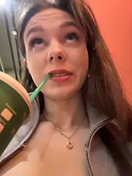 Snapshot of MilaBee chatting on February 2026 11:22:02 AM MilaBee online show from February 2026 11:22:02 AM