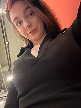 MilaBee online show from April 2026 10:19:02 AM