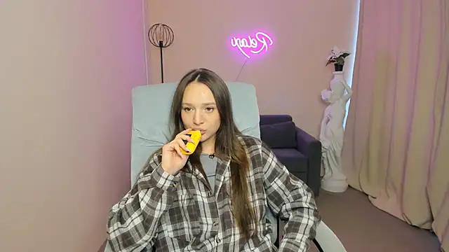 LynnaCurvin online show from March 2025 08:47:02 AM