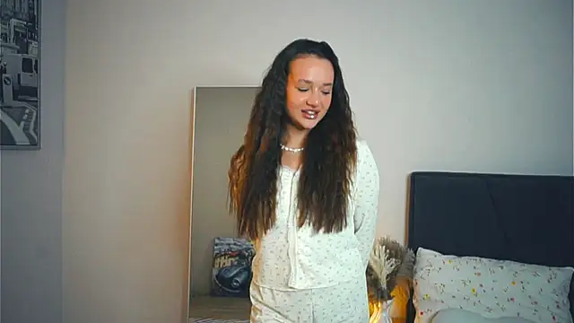 LynnaCurvin online show from March 2025 06:05:02 AM