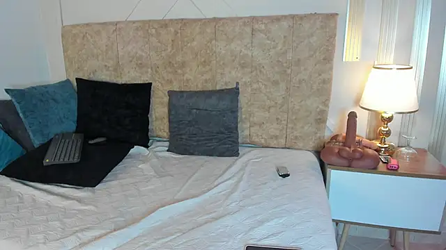 Snapshot of angelinarouse_ chatting on November 2025 04:51:01 PM angelinarouse online show from November 2025 04:51:01 PM