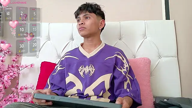 Ethan Westt online show from October 2025 08:21:02 PM