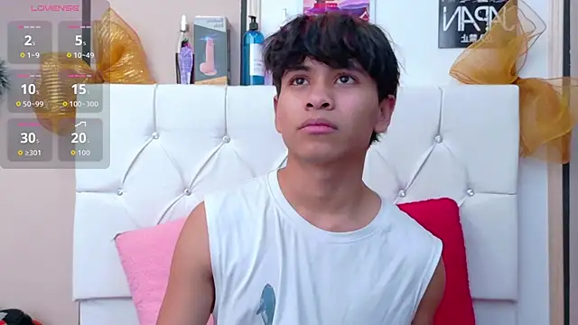 Snapshot of Ethan_Westt chatting on December 2025 08:26:02 PM Ethan Westt online show from December 2025 08:26:02 PM