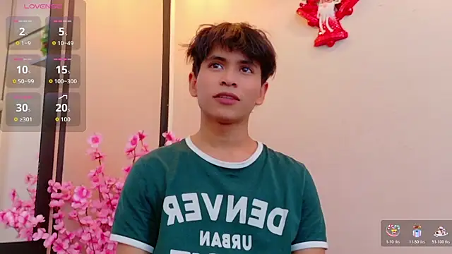 Snapshot of Ethan_Westt chatting on December 2025 08:16:02 PM Ethan Westt online show from December 2025 08:16:02 PM