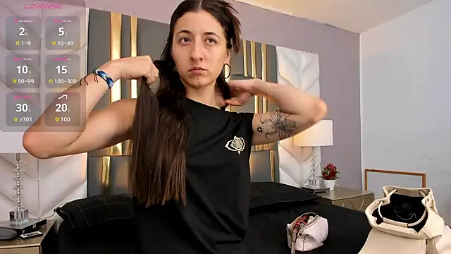 SaraJonness online show from November 2025 12:49:02 PM