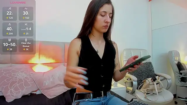 SaraJonness online show from November 2025 09:48:01 PM