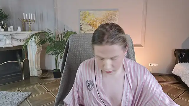 Jes Solar online show from June 2026 10:44:01 PM