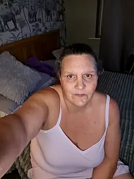 MissQueenBeex online show from November 2025 08:18:02 PM