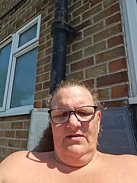 Snapshot of MissQueenBeex chatting on May 2026 01:08:01 PM MissQueenBeex online show from May 2026 01:08:01 PM