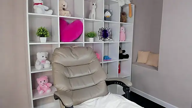 Joann Shermann online show from November 2025 01:17:02 AM