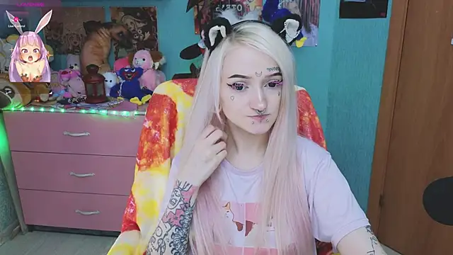 Manuela unicorn online show from November 2025 08:30:02 PM