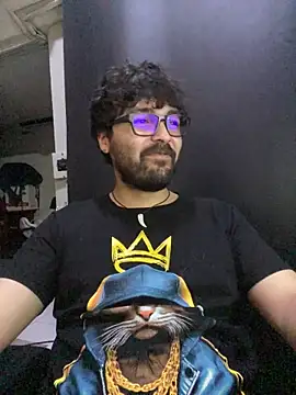 Snapshot of Freakydrag chatting on November 2025 04:10:02 AM Freakydrag online show from November 2025 04:10:02 AM