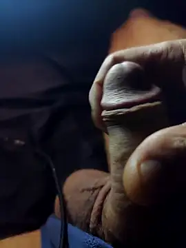 Snapshot of evi42 chatting on November 2025 09:47:01 PM evi42 online show from November 2025 09:47:01 PM