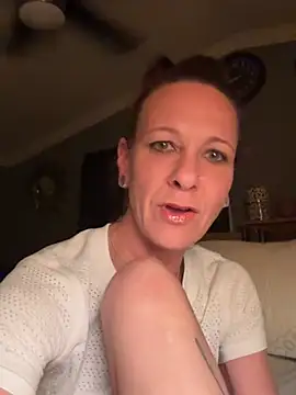 Lilbeezie81 online show from January 2026 09:12:01 AM