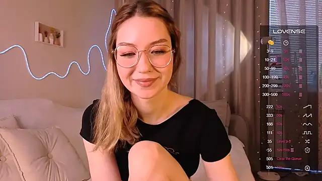 Lilo Sims online show from November 2025 03:28:01 AM