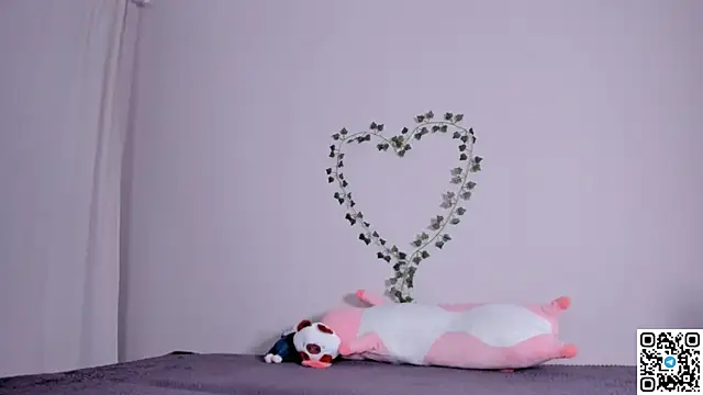 Snapshot of emmelieflorence chatting on February 2026 07:21:02 PM emmelieflorence online show from February 2026 07:21:02 PM