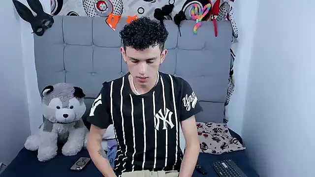 Snapshot of jeims_hotboy chatting on September 2025 03:17:02 AM jeims hotboy online show from September 2025 03:17:02 AM