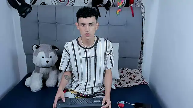 Snapshot of jeims_hotboy chatting on September 2025 12:47:01 AM jeims hotboy online show from September 2025 12:47:01 AM