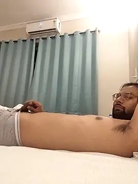 UAjit online show from November 2025 07:05:01 PM