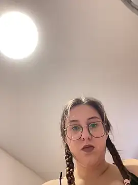 Snapshot of Vviikkssiikk chatting on November 2025 07:57:01 PM Vviikkssiikk online show from November 2025 07:57:01 PM