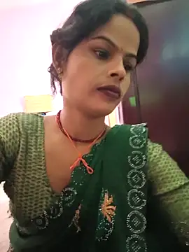 Snapshot of Eshna_Dabral chatting on October 2025 12:56:02 AM Eshna Dabral online show from October 2025 12:56:02 AM