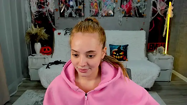 MelanieAlves online show from October 2025 06:30:02 PM