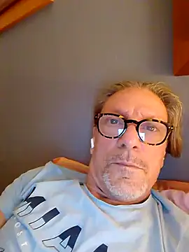 Deddyitalia3p online show from October 2025 08:15:01 PM