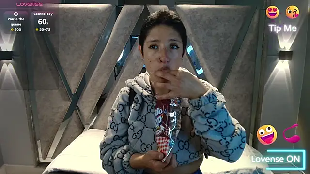 Elaine87  online show from November 2025 10:45:02 PM