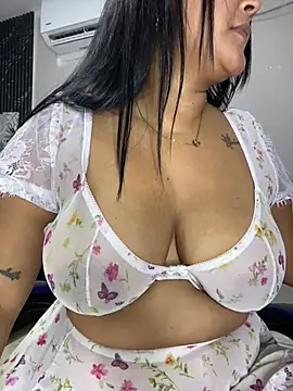 Snapshot of sashaoficial_ chatting on May 2026 11:24:02 PM sashaoficial online show from May 2026 11:24:02 PM