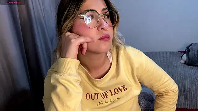 Snapshot of emma__bell_ chatting on November 2025 11:04:02 PM emma bell online show from November 2025 11:04:02 PM