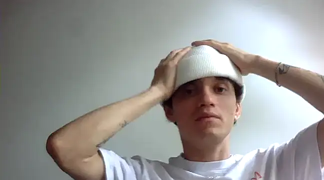 Snapshot of santihot089 chatting on March 2025 07:14:02 PM santihot089 online show from March 2025 07:14:02 PM