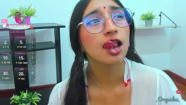 Snapshot of _Orquidea_ chatting on November 2025 01:11:02 PM Orquidea online show from November 2025 01:11:02 PM