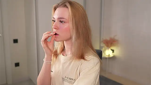 Snapshot of Cyberheart_ chatting on November 2025 05:55:02 PM Cyberheart online show from November 2025 05:55:02 PM